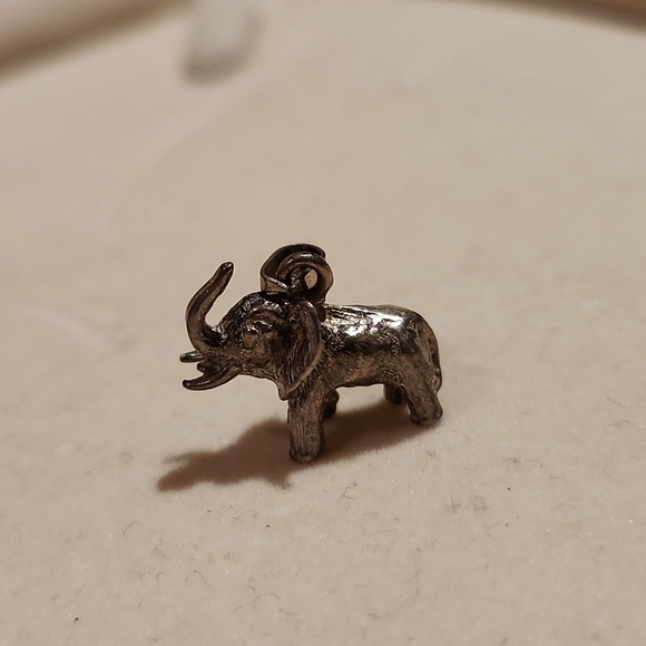 Silver Elephant Pendant - Picture 3 of 5